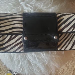 Zebra clutch